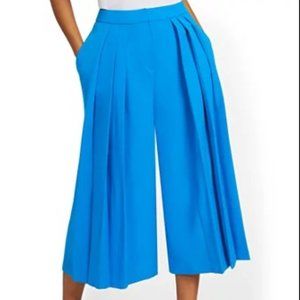 NY&C PLEATED WIDE-LEG CAPRI PANT